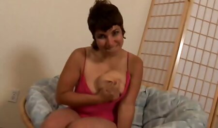 Pequeña rubia Katie Kush acariciando videos hentai sub español sin censura una polla